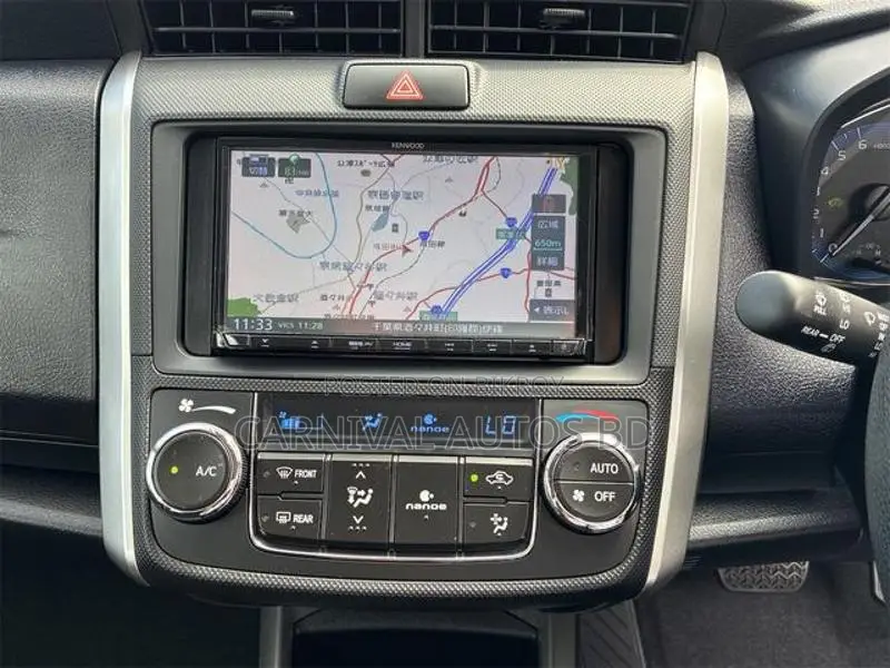 Toyota Fielder Ex Hybrid Silver 2020