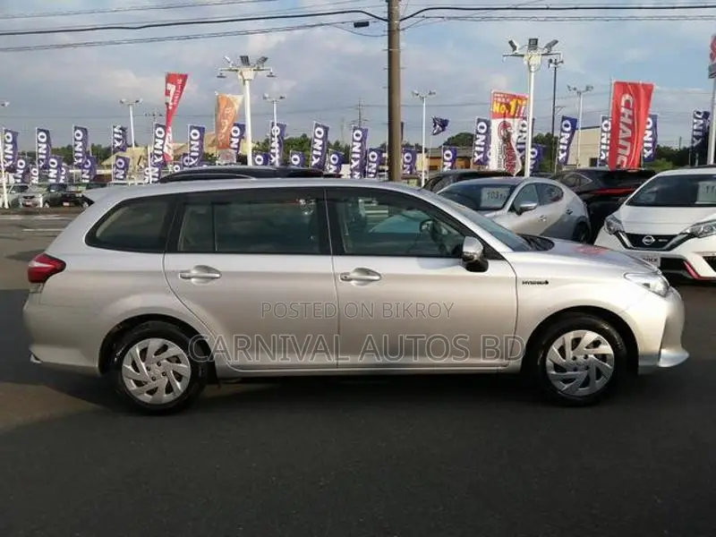 Toyota Fielder Ex Hybrid Silver 2020
