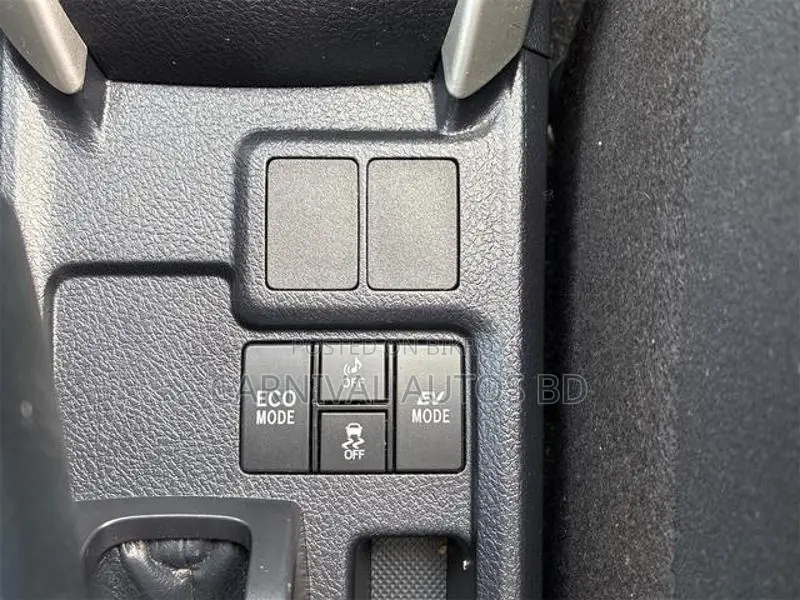 Toyota Fielder Ex Hybrid Silver 2020