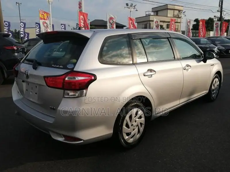 Toyota Fielder Ex Hybrid Silver 2020