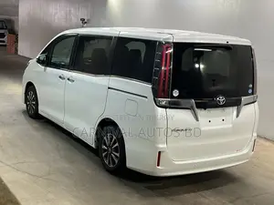 Toyota Esquire Non Hybrid Pearl 2020