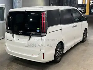 Toyota Esquire Non Hybrid Pearl 2020