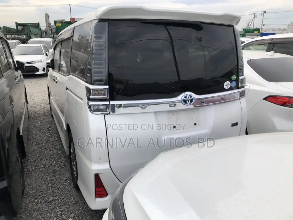 Toyota Voxy ZS KIRAMEKI PEARL 2020
