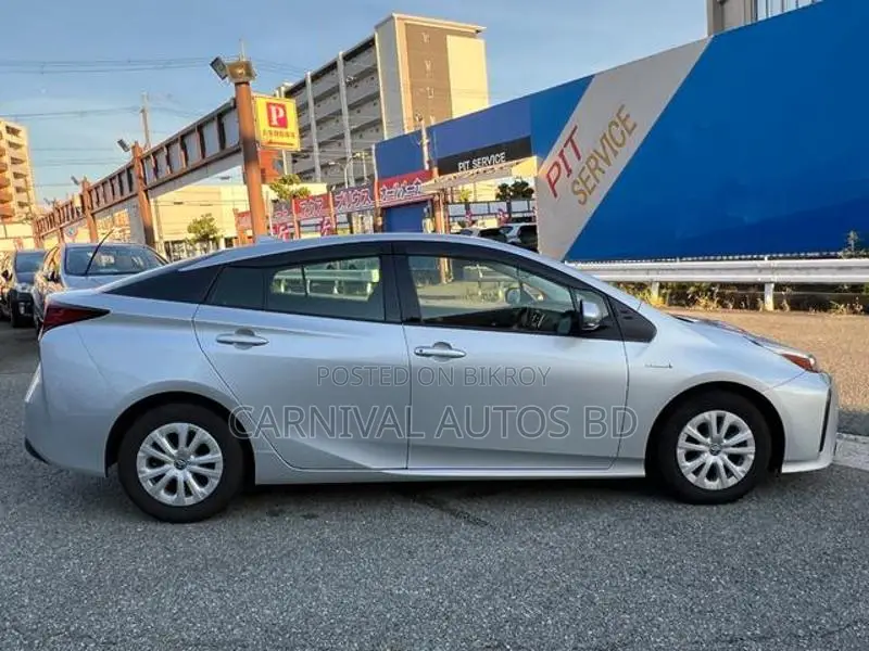 Toyota Prius S package Silver 2020