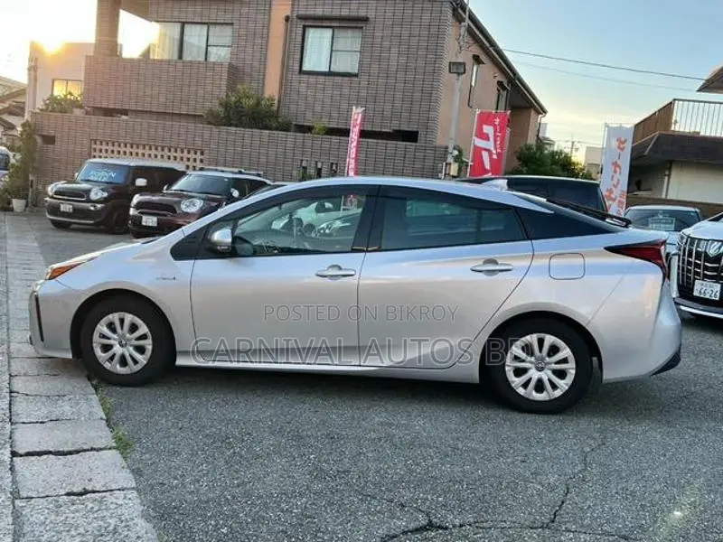 Toyota Prius S package Silver 2020