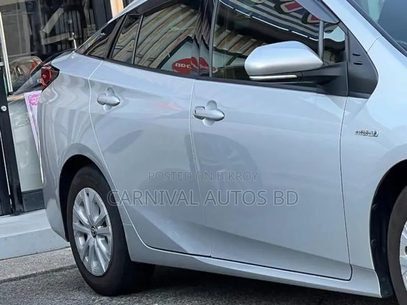 Toyota Prius S package Silver 2020