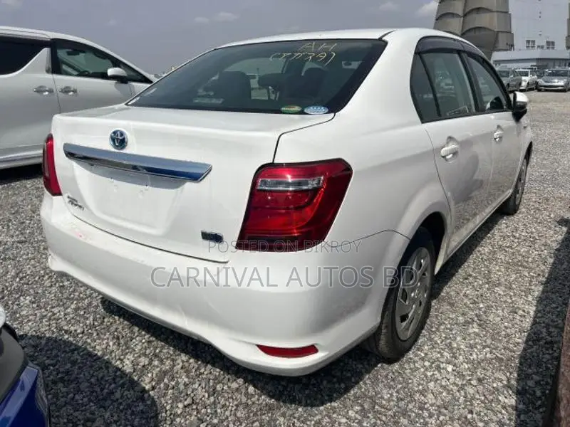 Toyota Axio EX HYBRID PEARL 2021