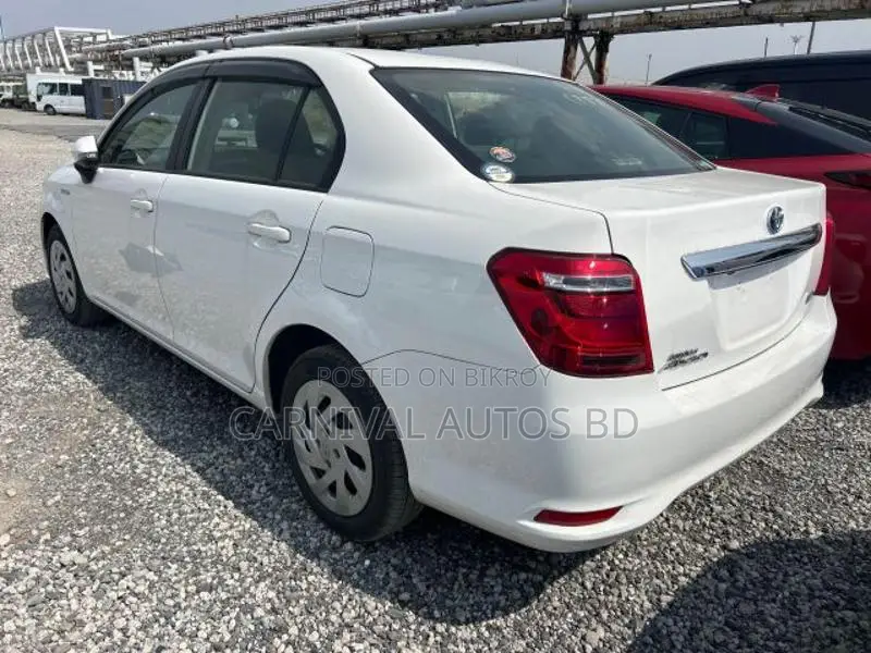 Toyota Axio EX HYBRID PEARL 2021