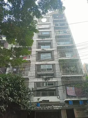 ব্যবহৃত ফ্ল্যাট বিক্রয় [ ডি ব্লক-১৮৫০ বর্গফুট ] বসুন্ধরা আর/এ