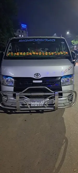 হাইএস ভাড়ার জন্য