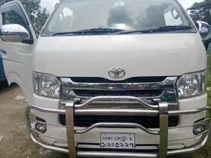হাইএস ভাড়ার জন্য
