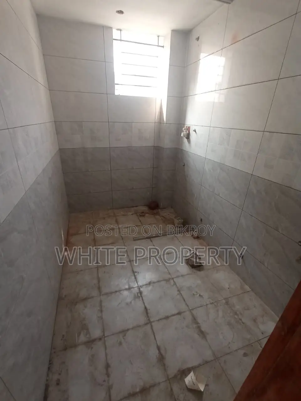 বসুন্ধরা আর/এ-তে ৩ কাঠার সিঙ্গেল ইউনিট অ্যাপার্টমেন্ট বিক্রয়