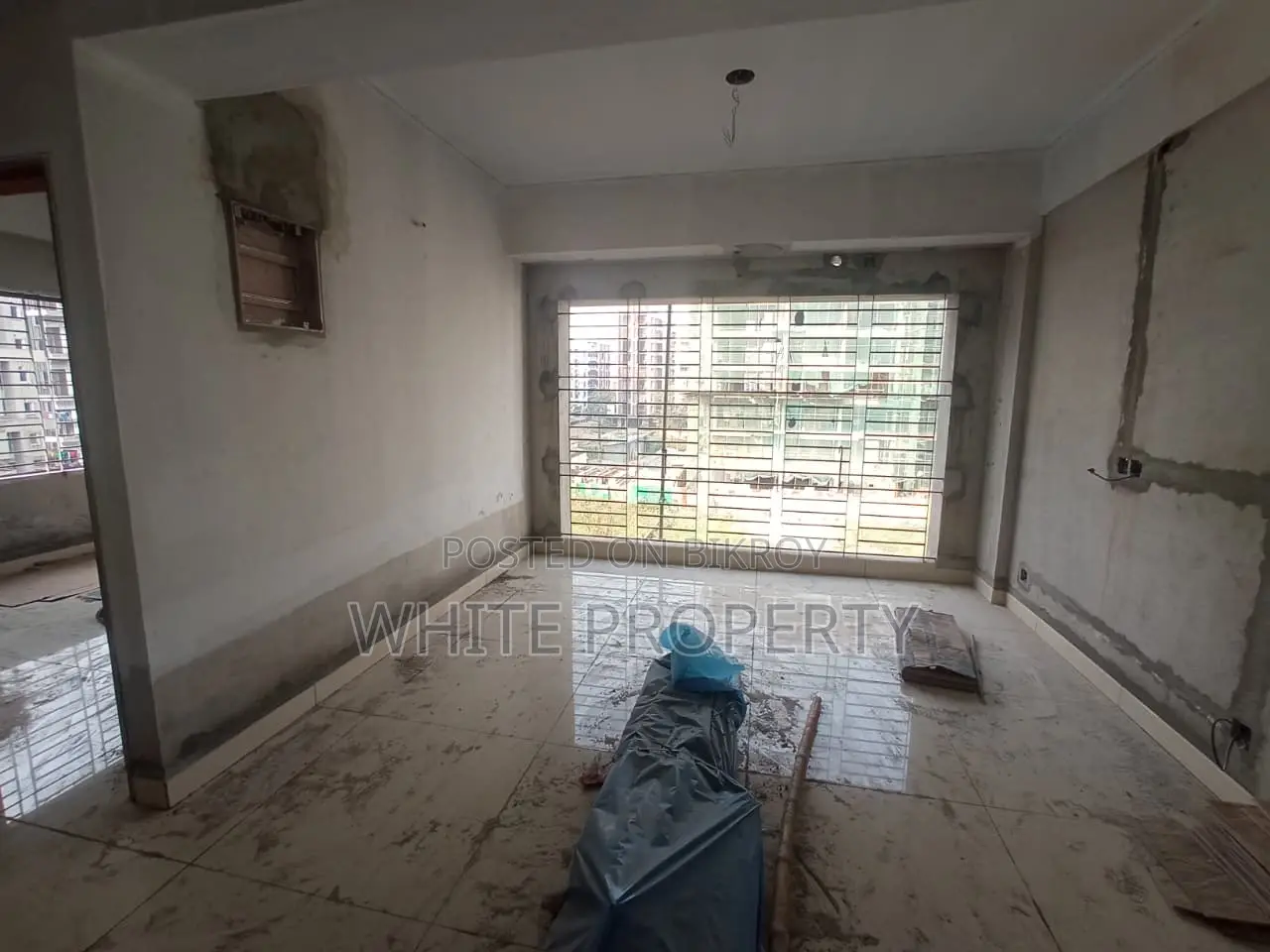 বসুন্ধরা আর/এ-তে ৩ কাঠার সিঙ্গেল ইউনিট অ্যাপার্টমেন্ট বিক্রয়