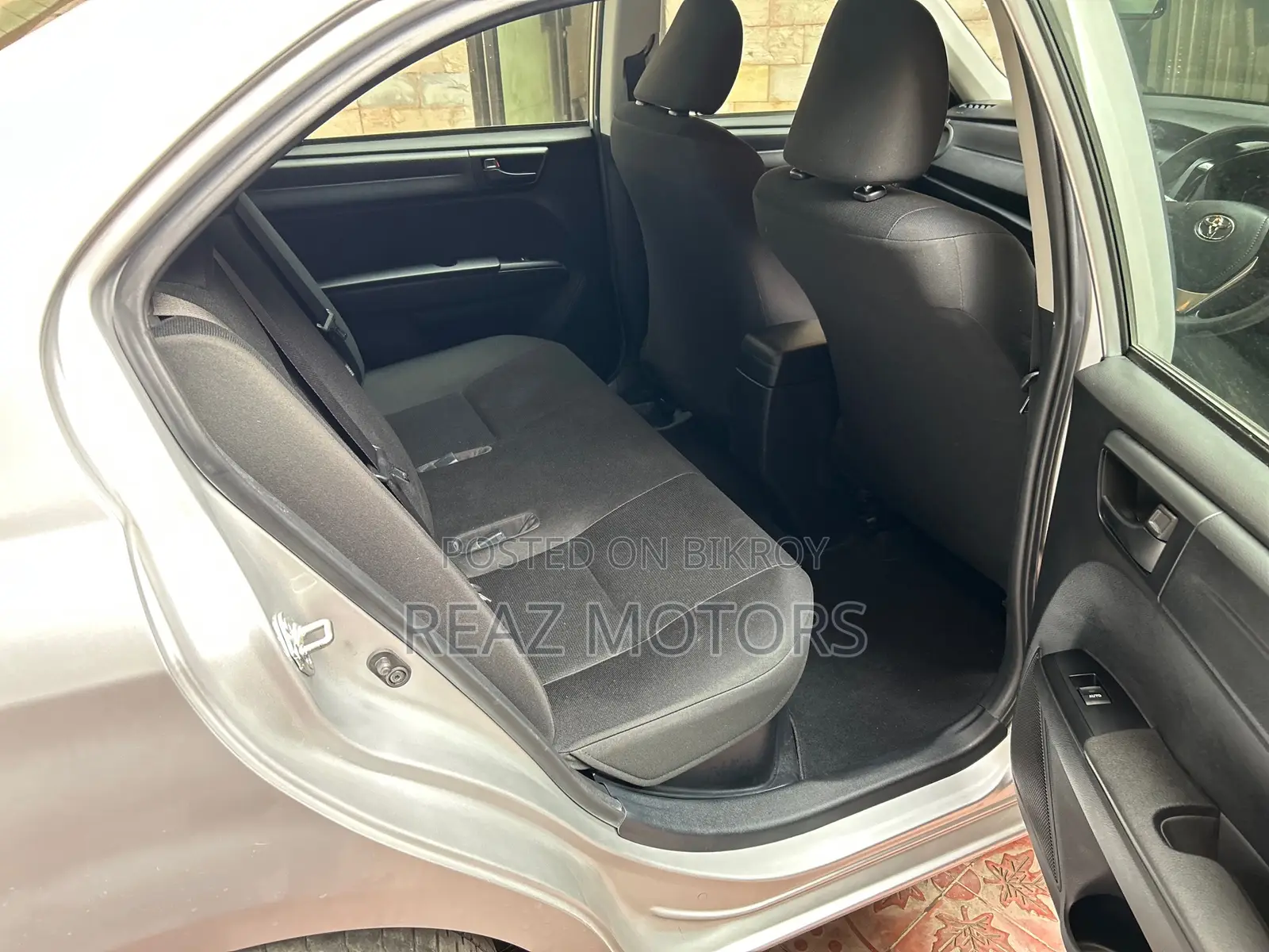 Toyota Axio EX PKG SILVER / 2020