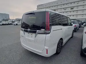 Toyota Esquire Gi package 2021