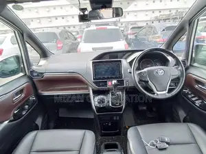 Toyota Esquire Gi package 2021