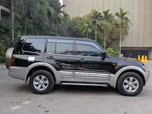 মিতসুবিশি পাজেরো ভি৭৩ সানরুফ সহ ২০০২