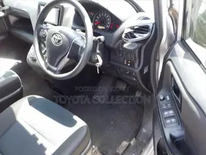 Toyota Noah X NON HYBRID 8 SEAT 2021