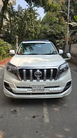 Toyota Land Cruiser 4.0 V6 DLX 2015 Pearl