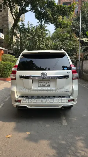 টয়োটা ল্যান্ড ক্রুজার ৪.০ ভি৬ ডিএলএক্স ২০১৫ পার্ল
