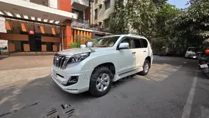 Toyota Land Cruiser 4.0 V6 DLX 2015 Pearl