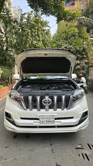 টয়োটা ল্যান্ড ক্রুজার ৪.০ ভি৬ ডিএলএক্স ২০১৫ পার্ল
