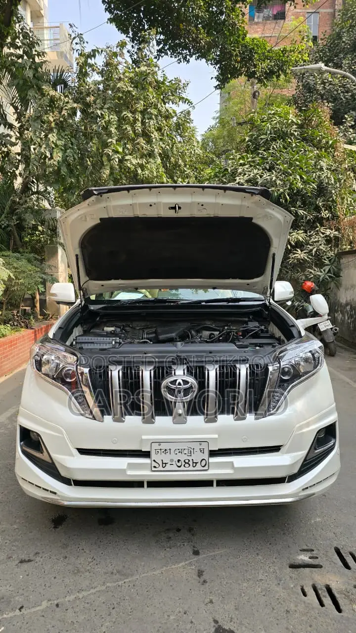 টয়োটা ল্যান্ড ক্রুজার ৪.০ ভি৬ ডিএলএক্স ২০১৫ পার্ল