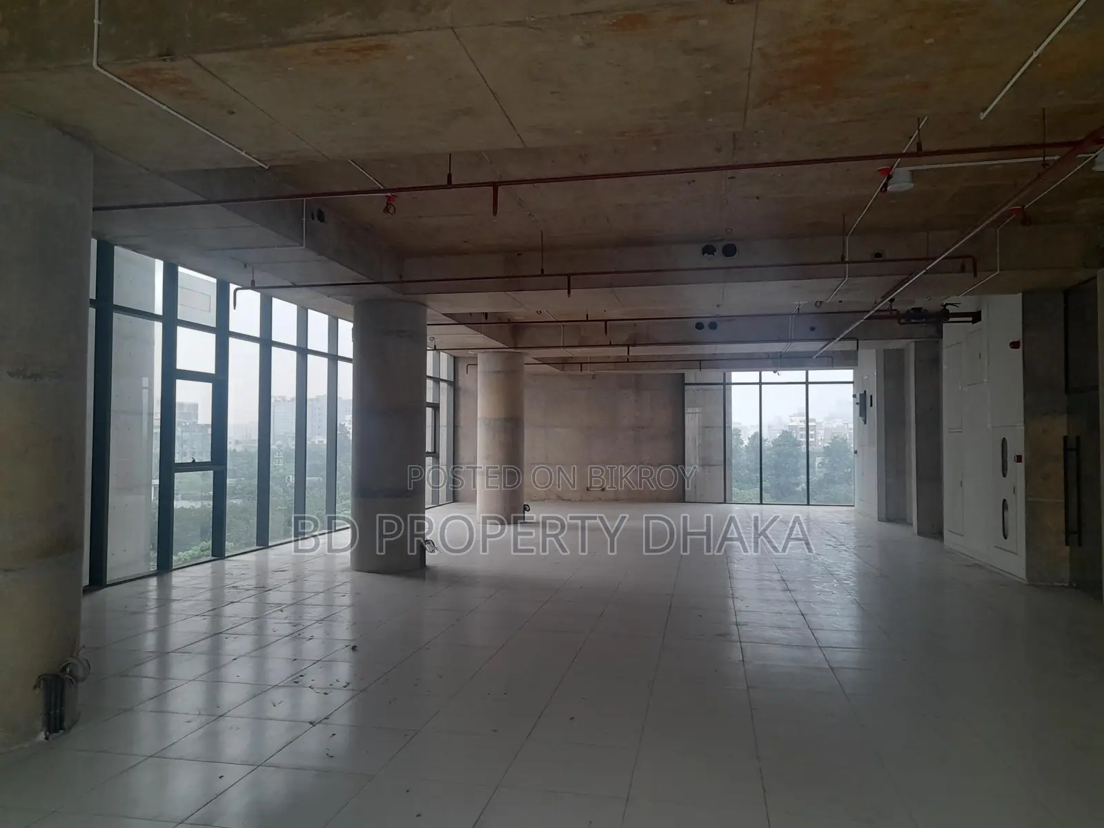 বনানীতে ৪৪০০ বর্গফুটের ওপেন কমার্শিয়াল রেস্টুরেন্ট বা পার্লার স্পেস ভাড়ার জন্য