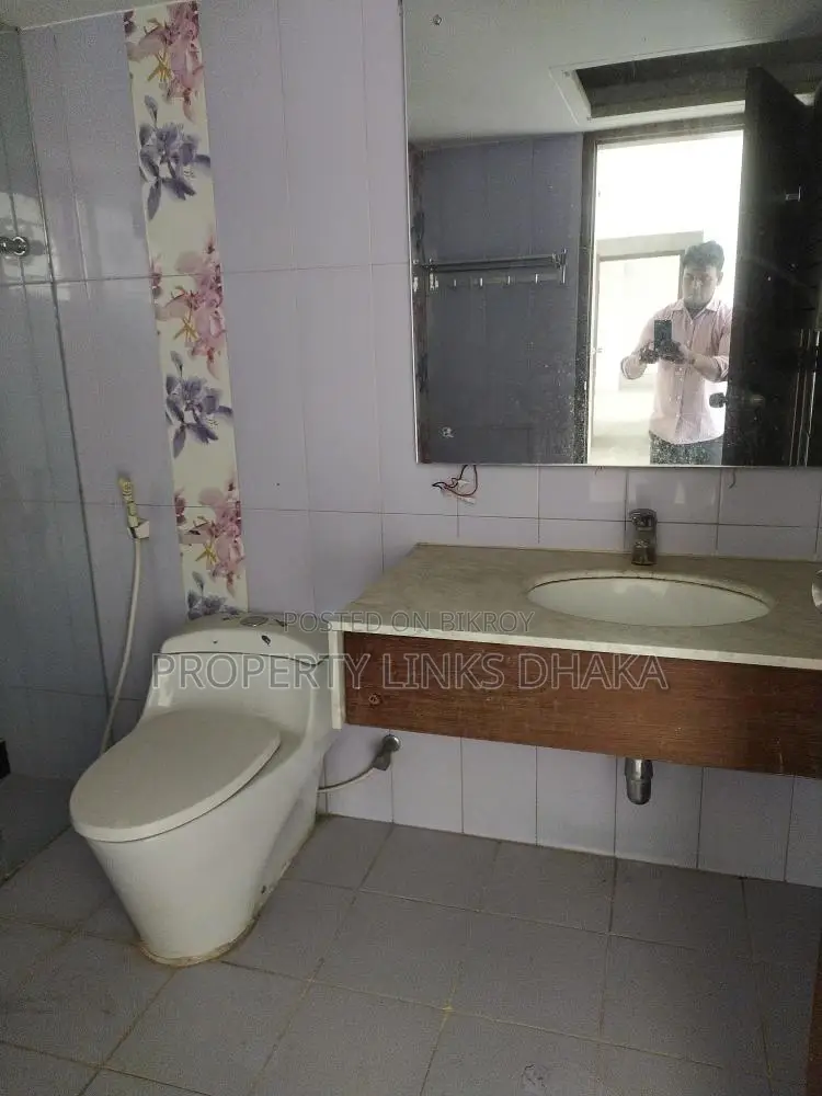 Unfurnished flat for Rent in Gulshan