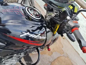 Bajaj Pulsar 150 . 2018