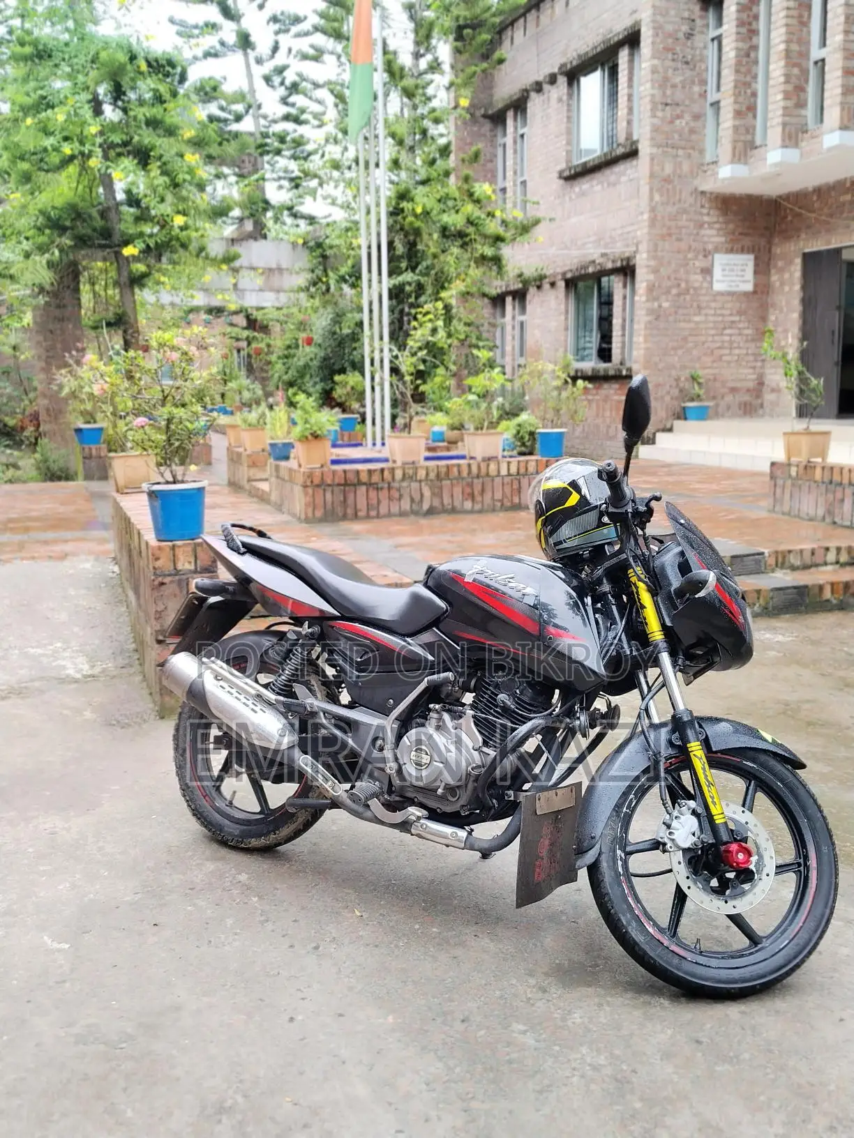 Bajaj Pulsar 150 . 2018