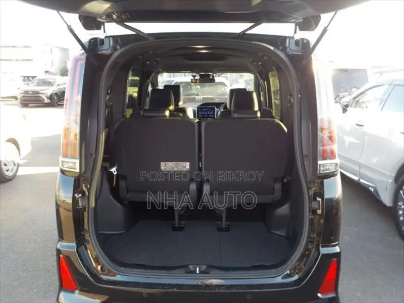 Toyota Noah WXB HYBRID 2021