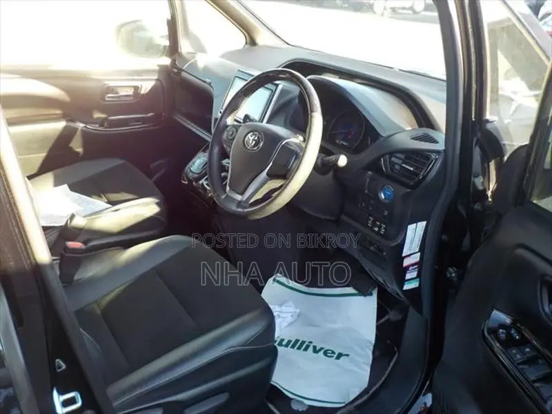 Toyota Noah WXB HYBRID 2021