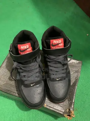Sneakers sell