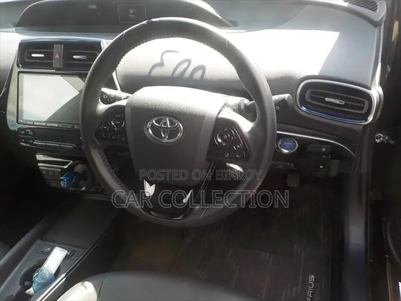 Toyota Prius s 2020