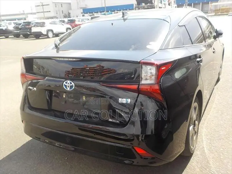 Toyota Prius s 2020