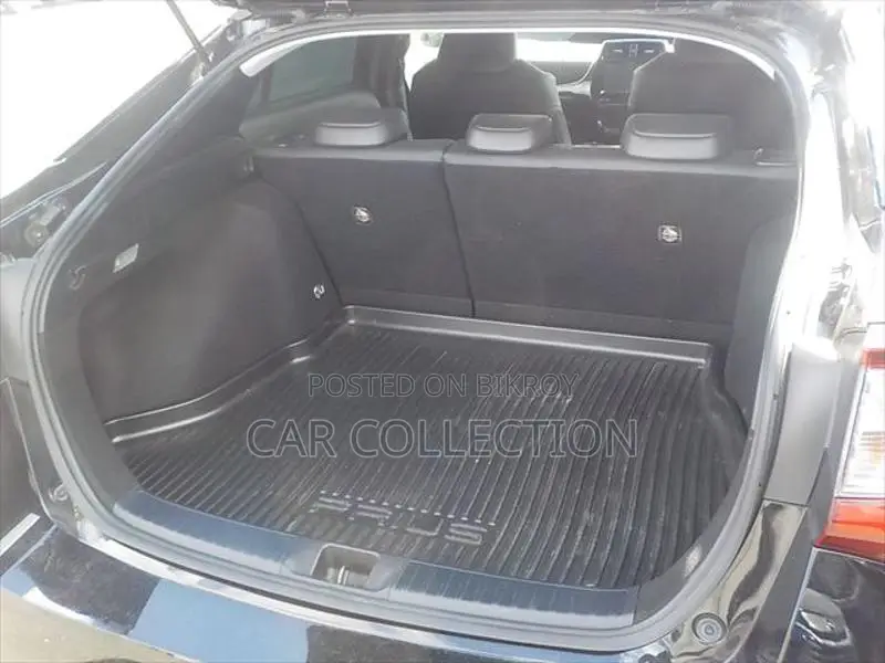 Toyota Prius s 2020