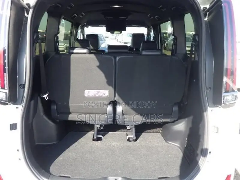 Toyota Noah SI WXB NON HYBRID 2021