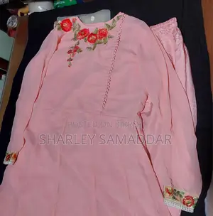 সেলাই করা থ্রি-পিস