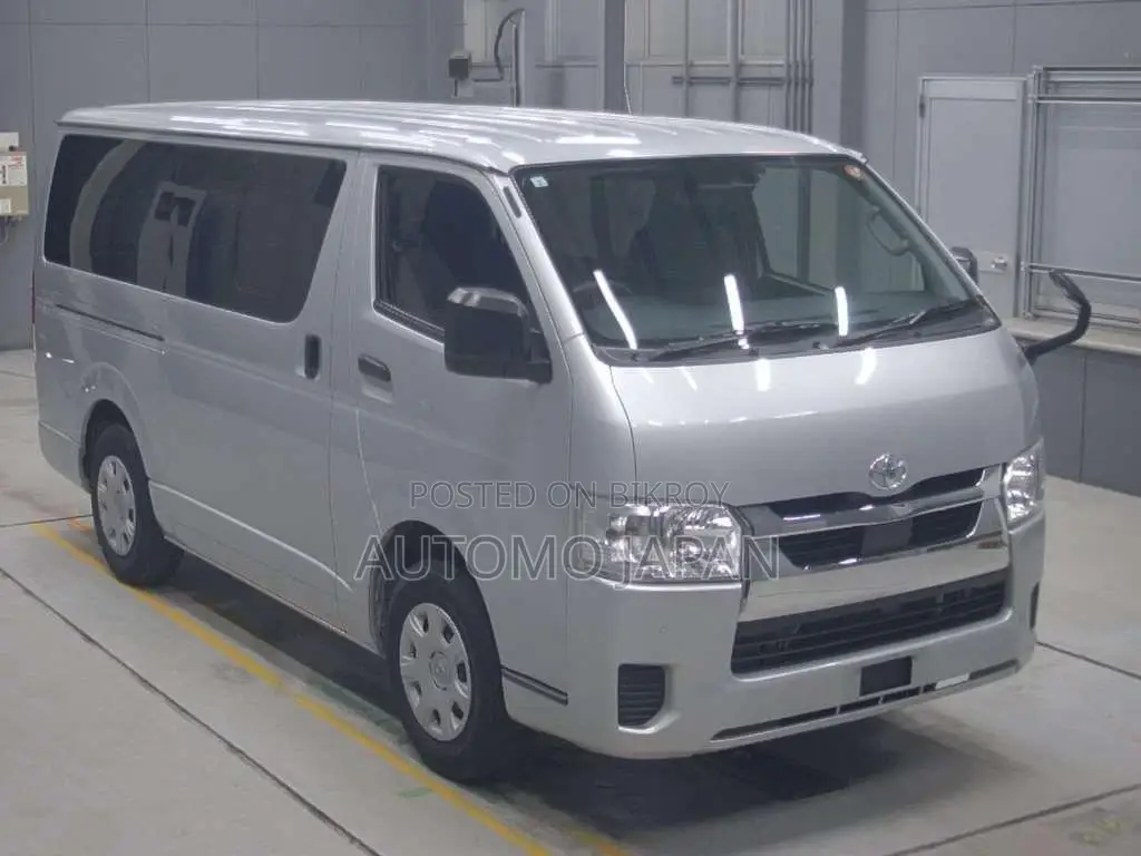Toyota Hiace DX 2021