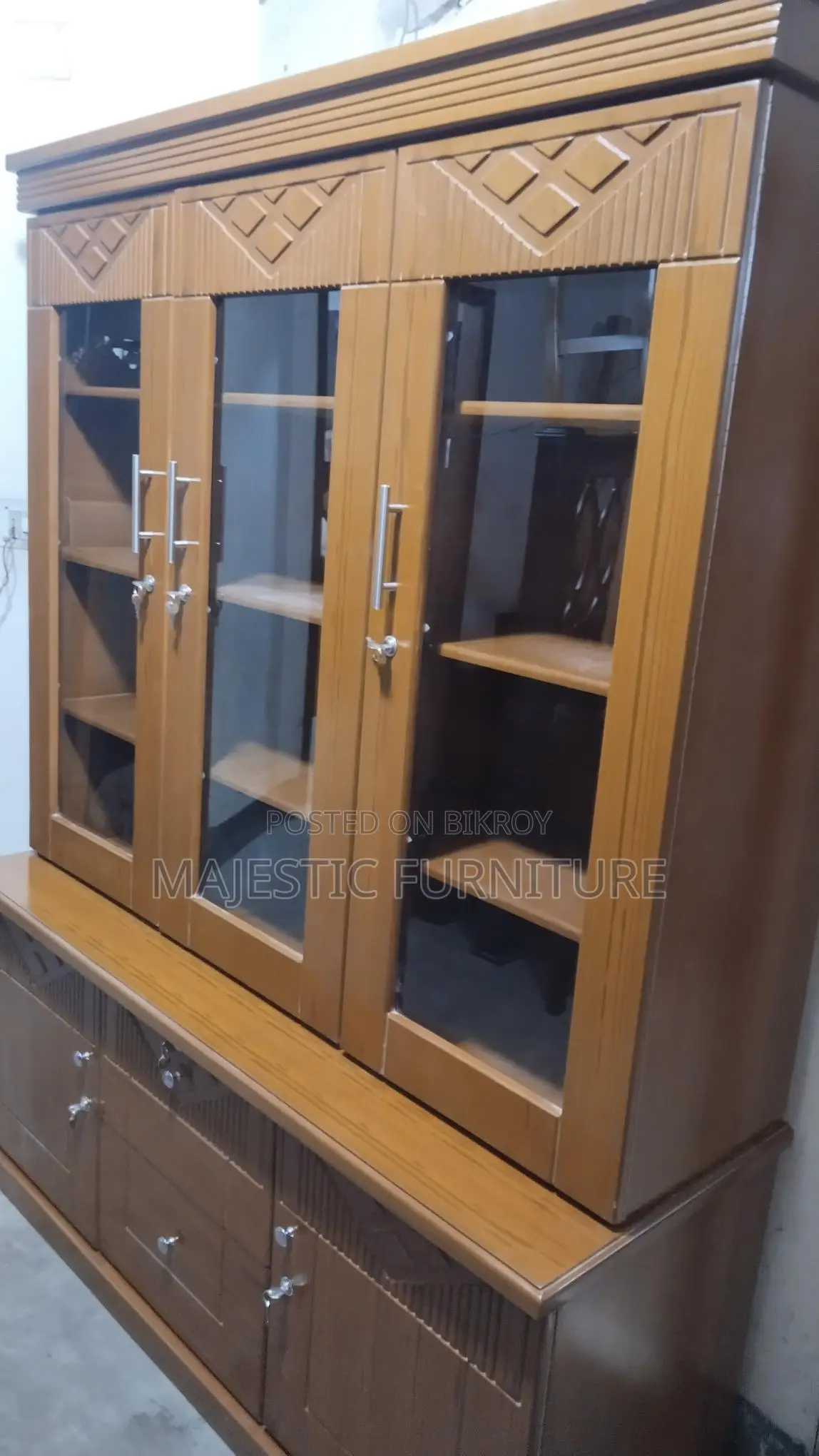 নতুন শোকেস উড কালার। মডেল # ৬৪৭৮।