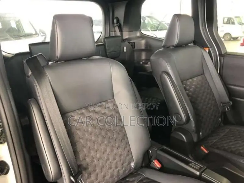 Toyota Voxy SZ hybrid 2023