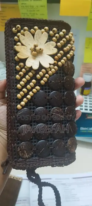 ব্যাগ একদম নতুনের মতই