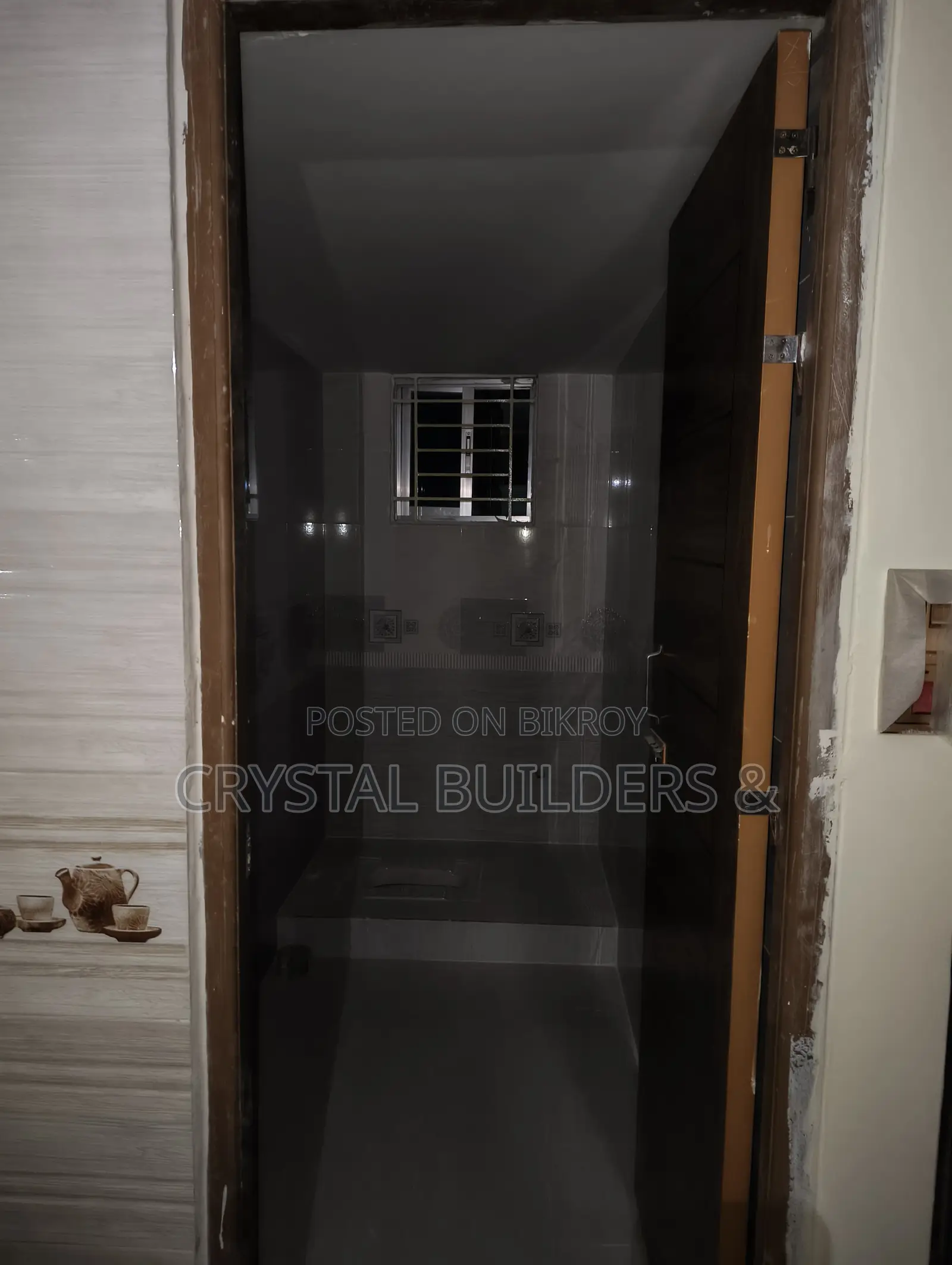 Four-bedroom, three-bathroom ready-to-move flat for sale on Kazibari Road.