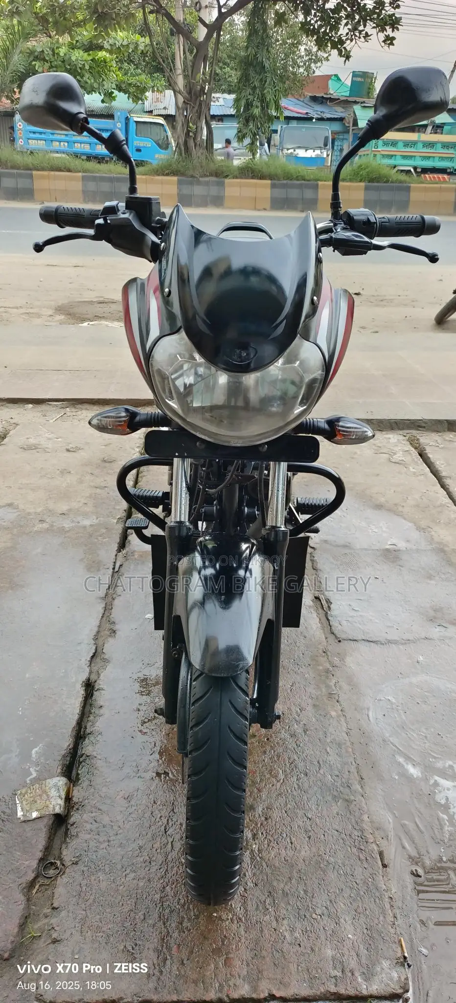 বাজাজ ডিসকভার ১২৫ ২০২৩ ব্ল্যাক