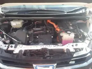 Toyota Prius S PKG HYBRID 2021