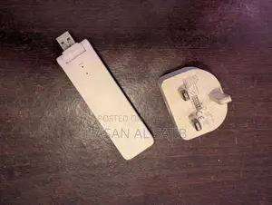 অ্যাডাপ্টারসহ ওয়াইফাই রিপিটার