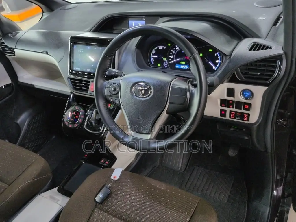 Toyota Noah G Hybrid Black 2021