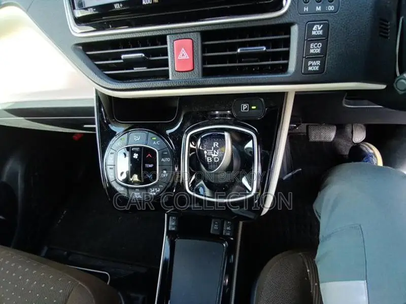 Toyota Noah G Hybrid Black 2021