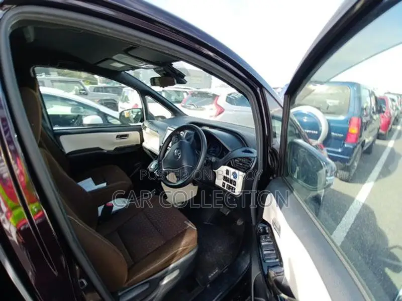Toyota Noah G Hybrid Black 2021